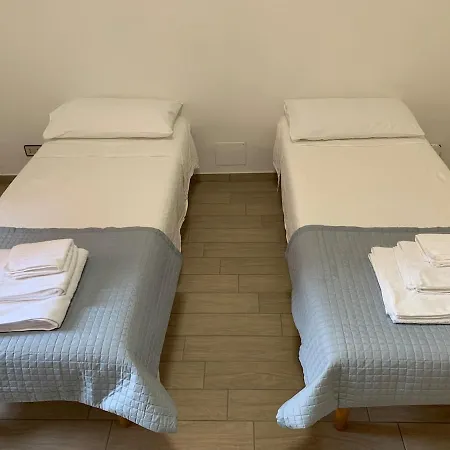 Apartment At Mollys Metro A Luciosestio Rome