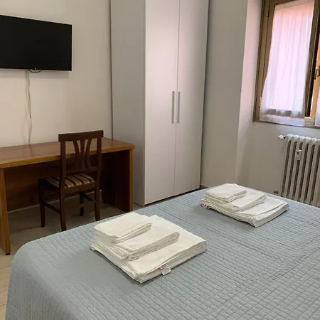 Apartment At Mollys Metro A Luciosestio Rome